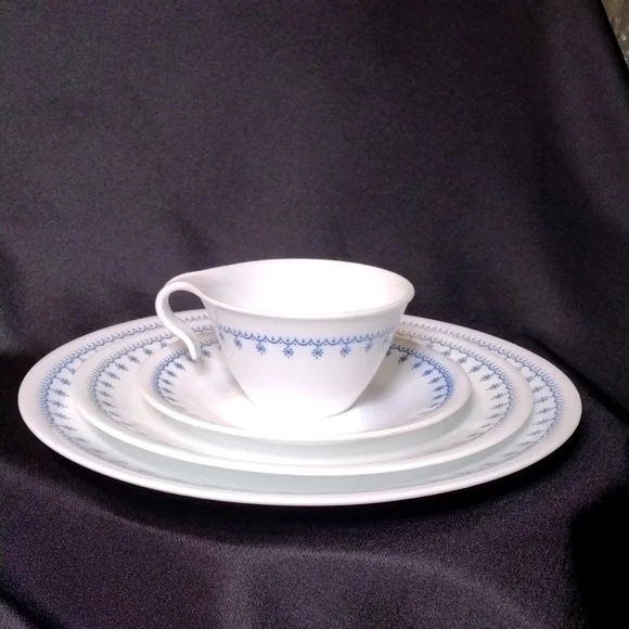 Corelle Dining Corelle Piece Place Setting Vintage Blue